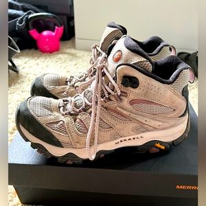 ✨Merrell Women’s Moab 3 Mid Size 9.5✨
